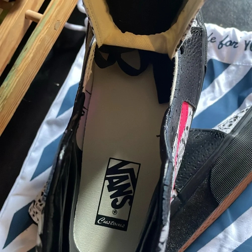 Custom Vans - Picture 6 of 6